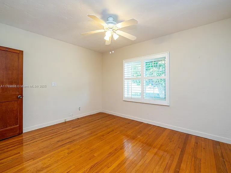 9441 Byron Ave — Photo 35