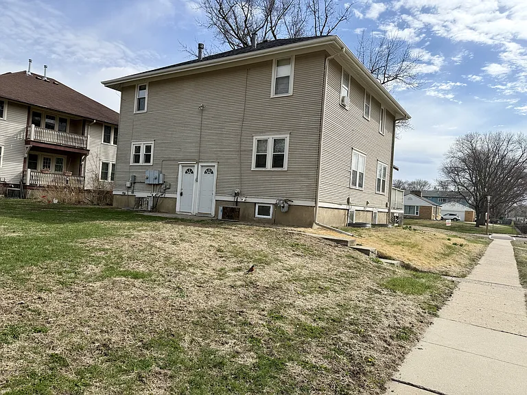 200 N Pine St #202 — Photo 38