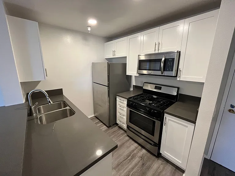1223 Federal Ave — Photo 70