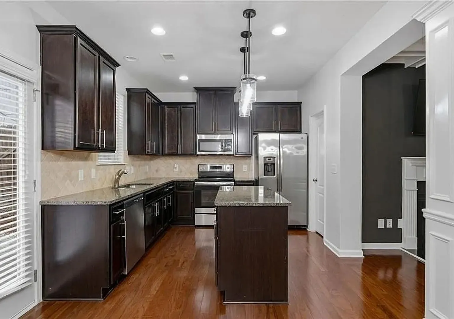 Room in 3 Bedroom Home in Lilburn — Photo 2