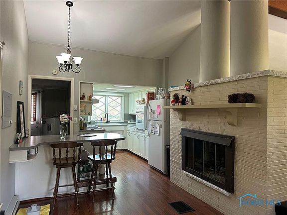 3rd image of 101 Maplewood Dr