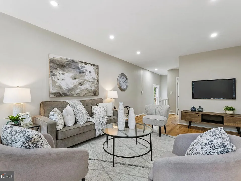 1024 Valley Dr