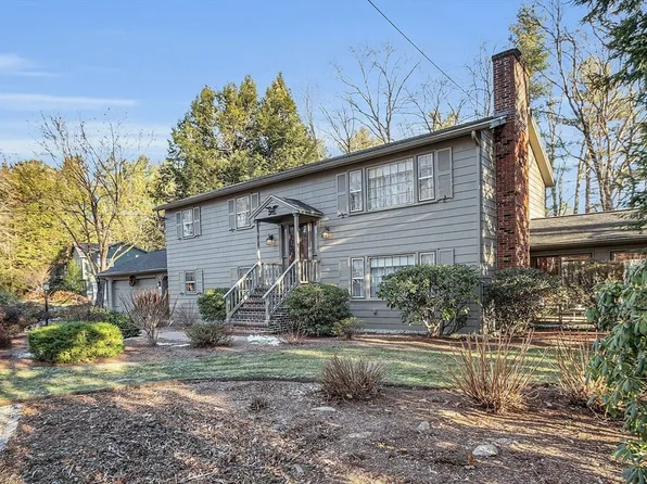30 McIntosh Rd, Chelmsford, MA 01824