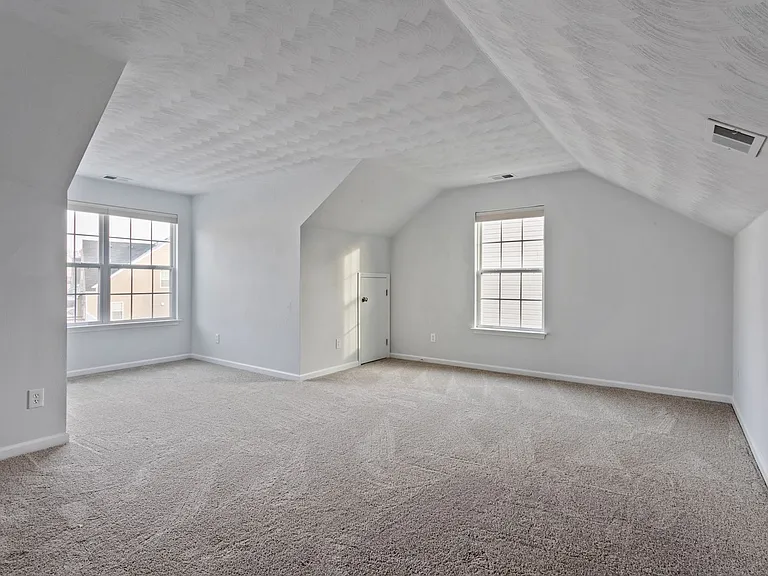 60 Manilla Ln — Photo 11