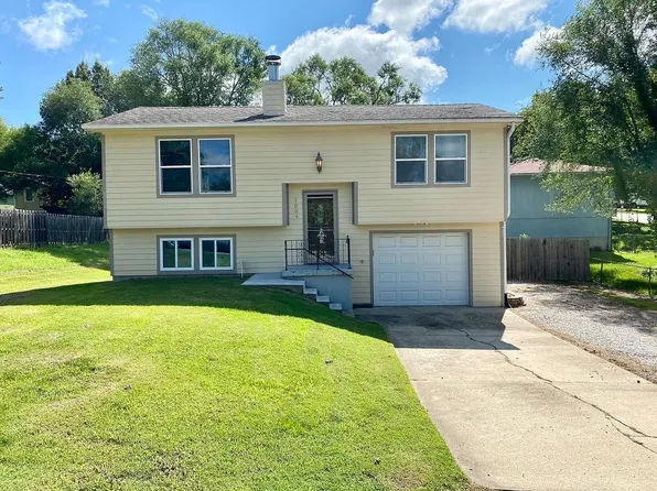 1004 N 2nd St, Lansing, KS 66043