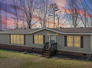 136 W Freedom Wood Dr, Liberty, SC 29657