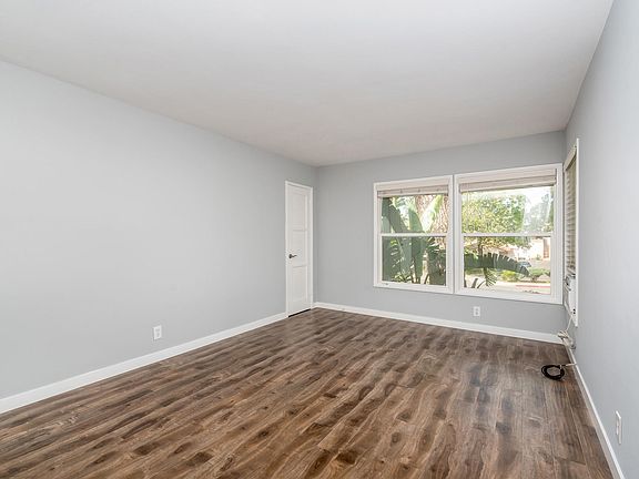 3rd image of 1121 East Ave