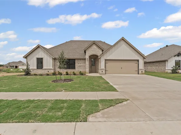 725 Jameson St, Springtown, TX 76082
