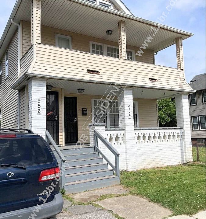 1st image of 954 E 130th St #1