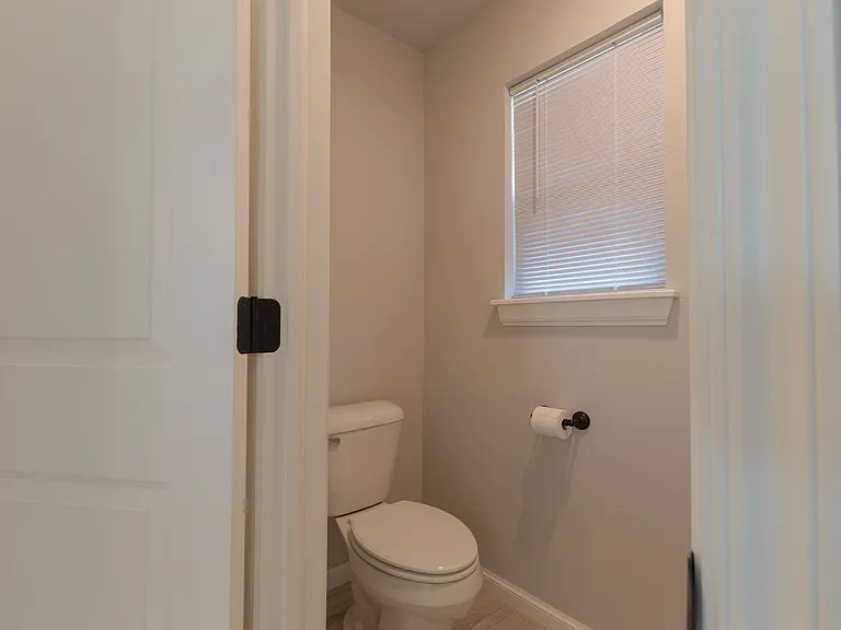 4200 NW 156th Ter — Photo 21