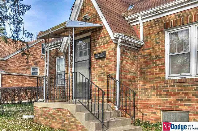 4906 Grand Ave — Photo 2