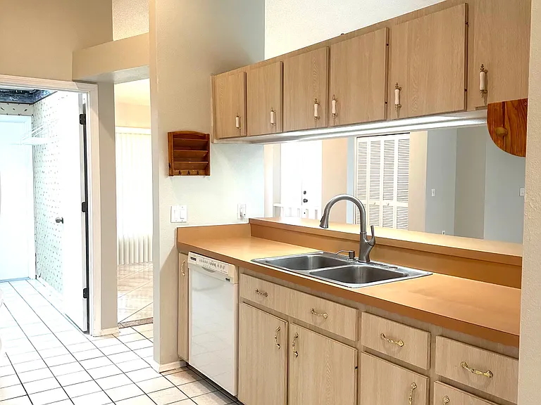 2211 Gold Oak Ln — Photo 10