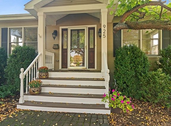 2nd image of 925 N Dunton Ave
