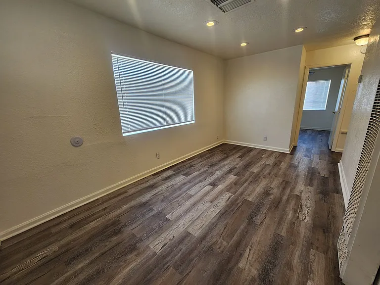 6686-6688 Yucca Ave — Photo 2