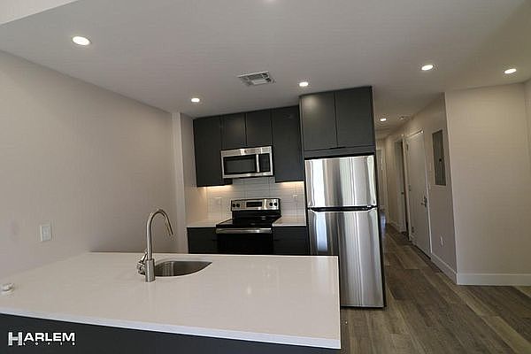 1st image of 2265 2nd Ave #3