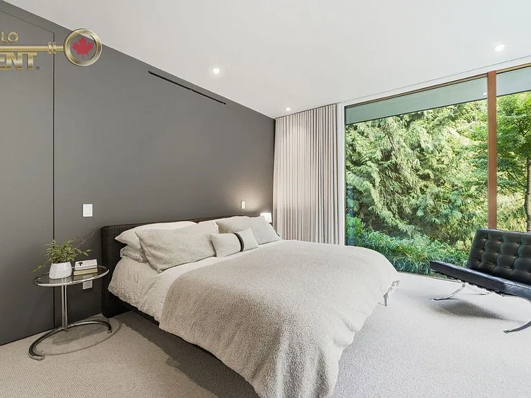 6510 Madrona Cres — Photo 34