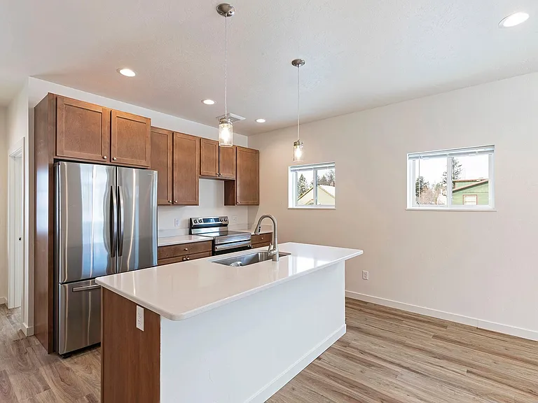 909 Poplar St — Photo 10