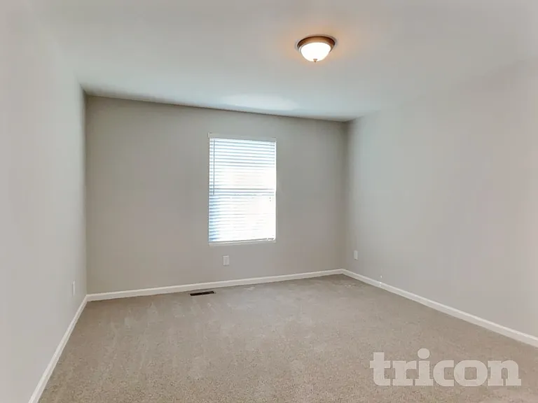 1068 Countess Ln — Photo 9