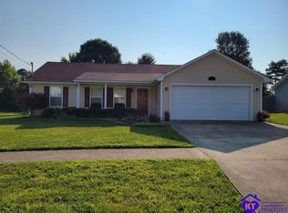 1902 S Woodland Dr, Radcliff, KY 40160