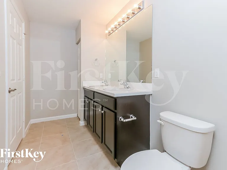 643 SW Sail Ter — Photo 9