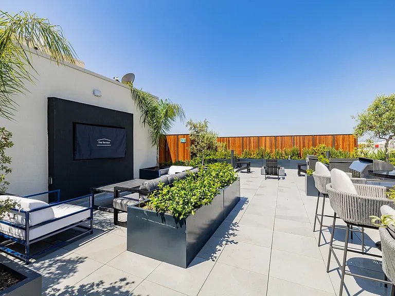 815 S Kingsley Dr — Photo 9