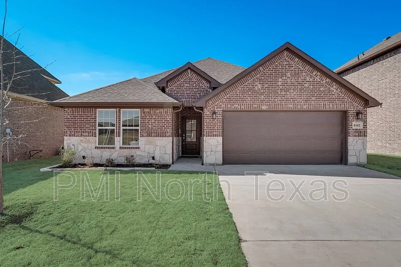 4 bed, 2.0 bath, 1708 sqft, $2,150 — Photo 2