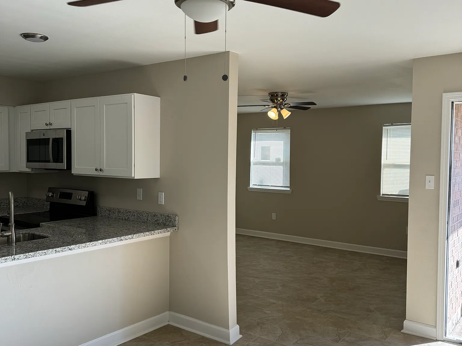4832 Viola St — Photo 2