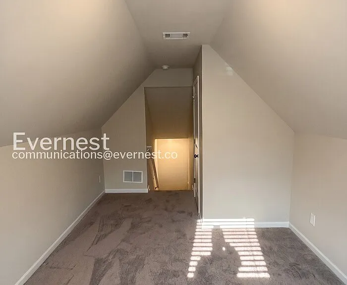 136 Culver St — Photo 16