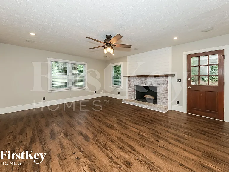 2902 Moorings Pkwy — Photo 2