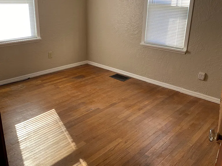 506 Velma St — Photo 8
