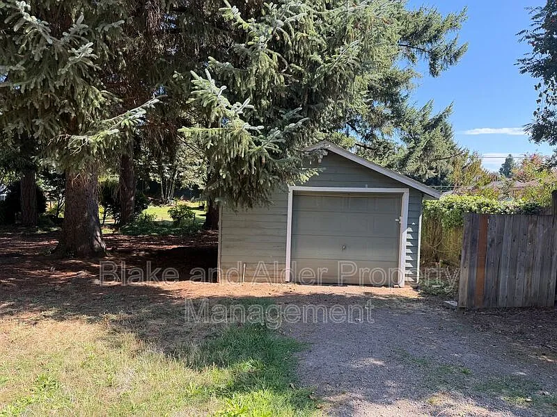 1 bed, 1.0 bath, 744 sqft, $1,995 — Photo 4