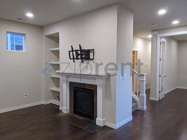 Den, and passage to Garage