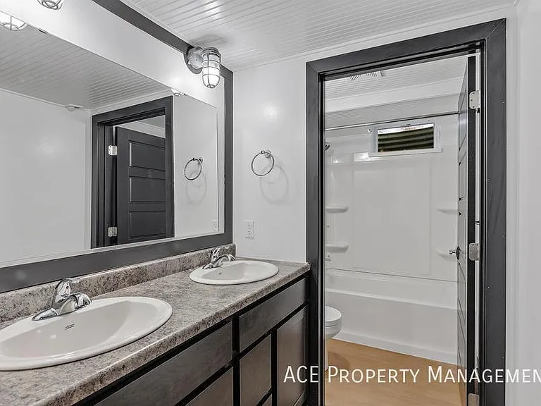 902 Dilger Ave — Photo 14