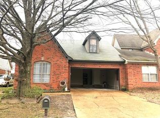 3899 Oak Rd, Memphis, TN 38135