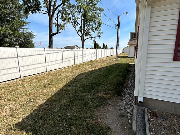 5th image of 1006 E North St #D