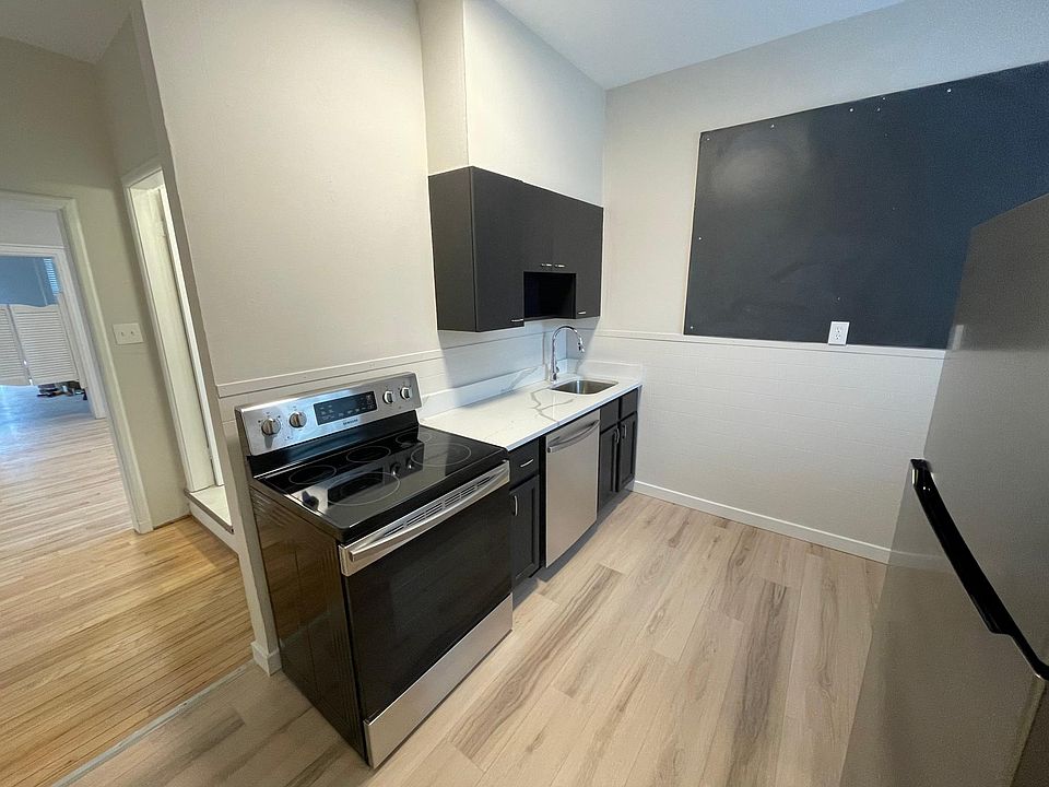 1st image of 1126 Graham St #4