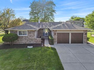 1680 Dakota Dr, Elk Grove Village, IL 60007