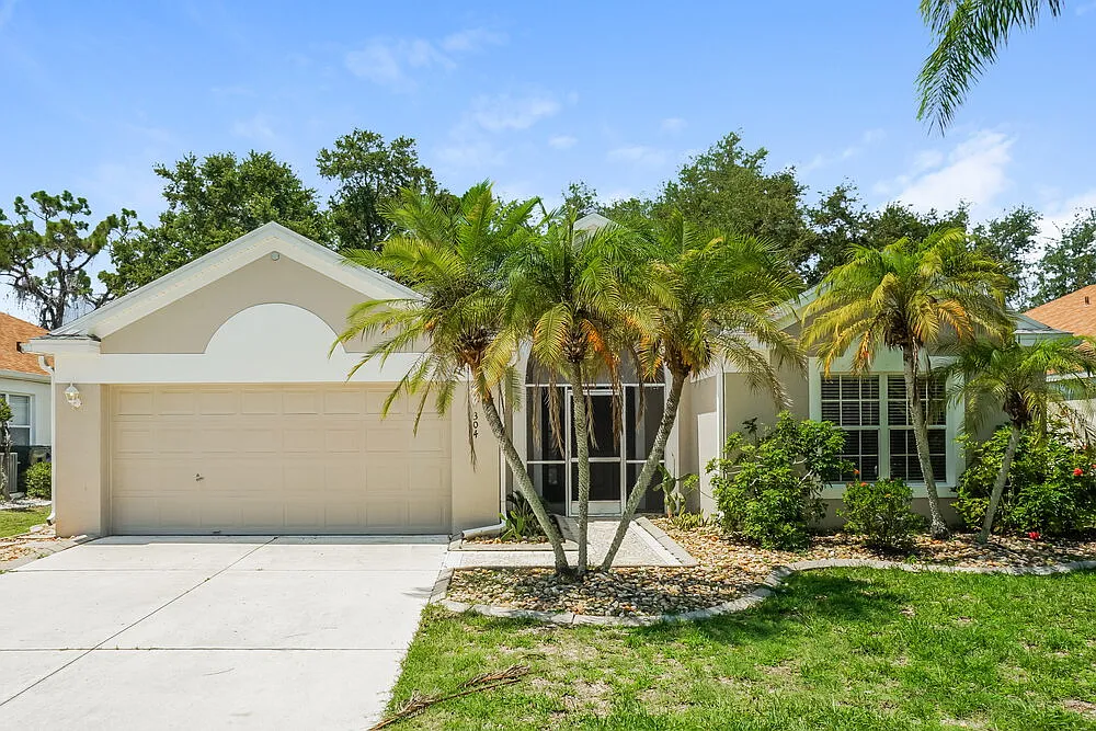 4 bed, 2.0 bath, 1996 sqft, $2,305 — Photo 1