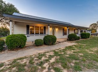 429 Ringaskiddy, Floresville, TX 78114