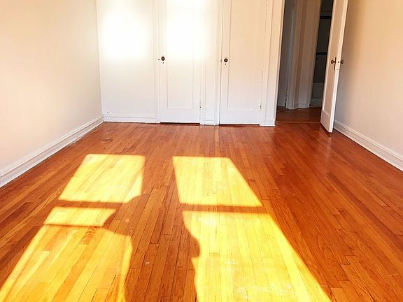 4th image of 4725 40th St APT 5F