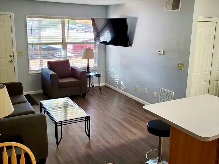 1010 West Springfield Avenue - Bailey 3BR — Photo 2