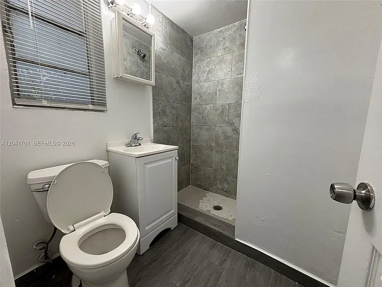 1843 Dewey St #102 — Photo 11