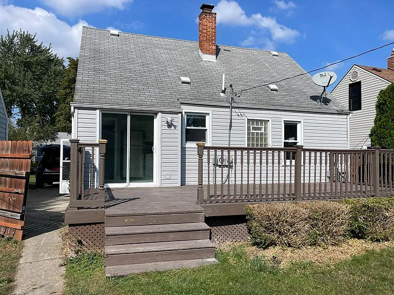 136 Girard Ave — Photo 22