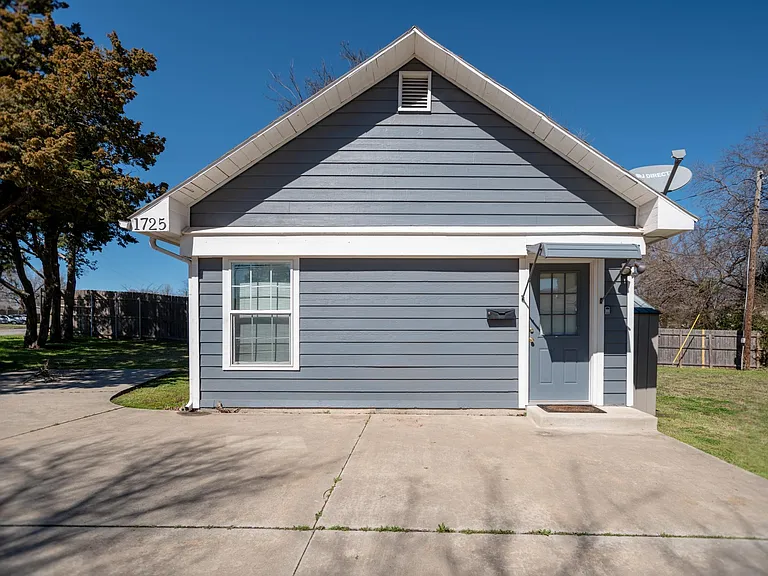 1725 Classen Blvd — Photo 1