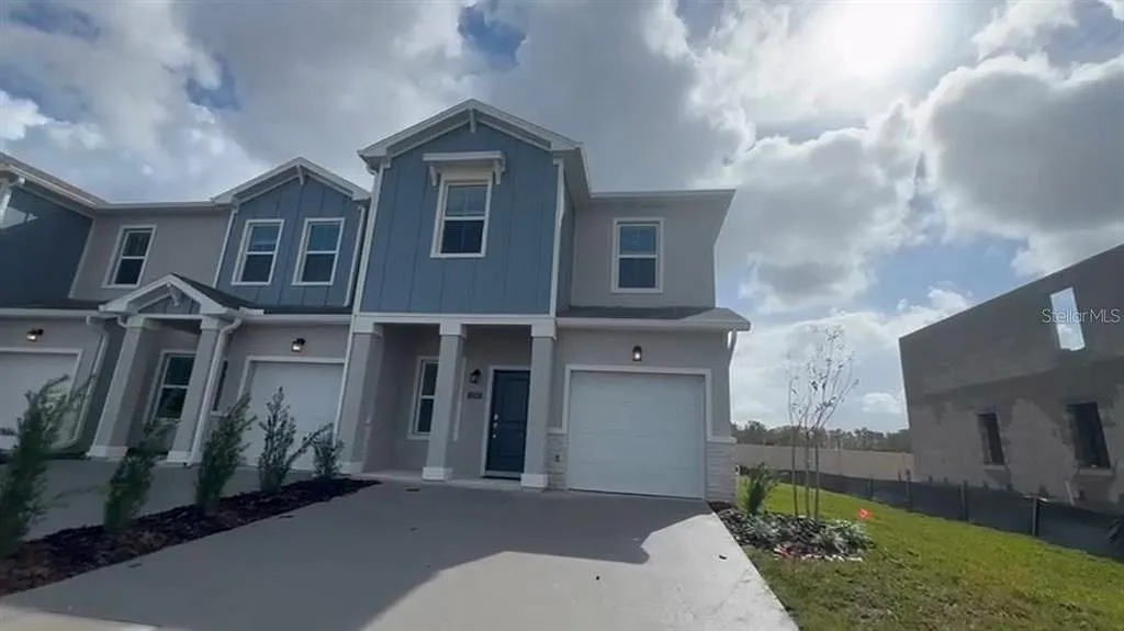 3 bed, 2.5 bath, 1840 sqft, $1,950 — Photo 1