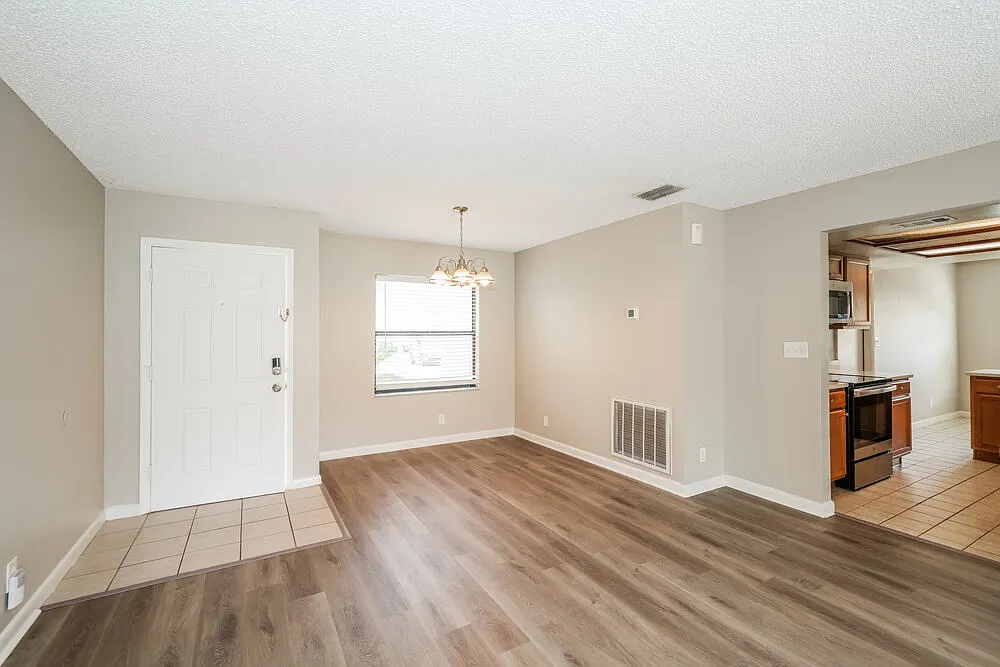 3 bed, 2.0 bath, 1423 sqft, $1,840 — Photo 3