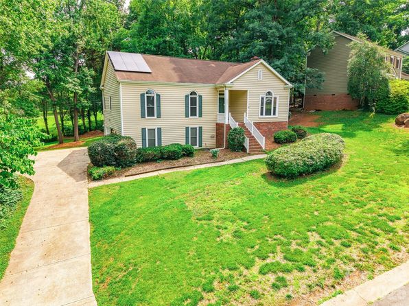 2001 Colony Hill Dr, Charlotte, NC 28214 home