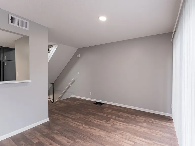 Wornall Place Apartments — Photo 4