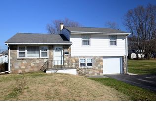 1030 Sparrow Rd, Audubon, PA 19403