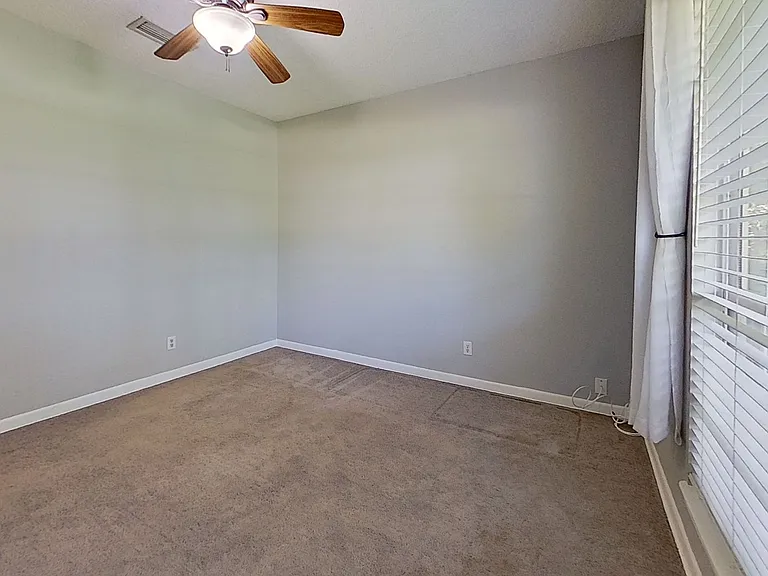 1301 Kings Rd — Photo 17